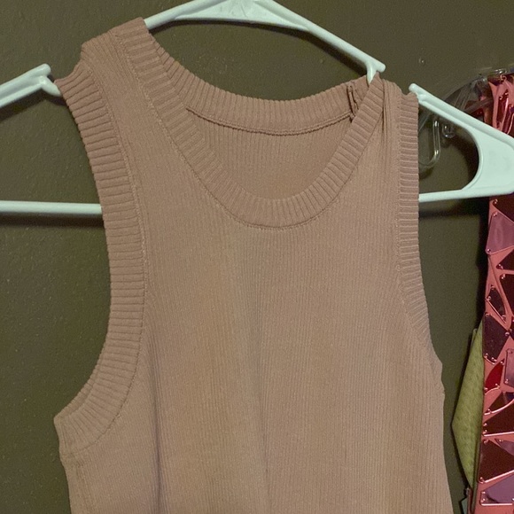 Spandex material kinda tank - Picture 2 of 3